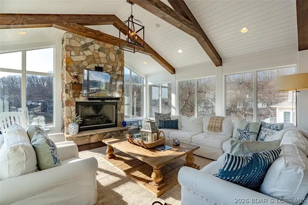 $1,750,000 | 1224 Palisades Drive, Four Seasons, MO 65049