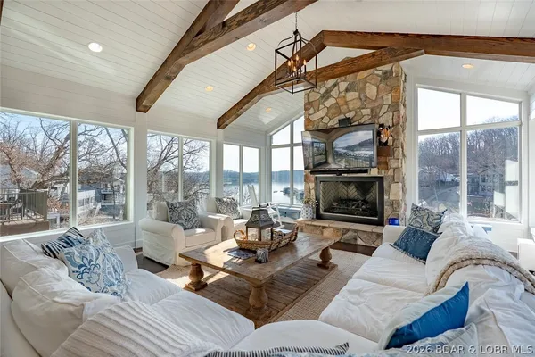 $1,750,000 | 1224 Palisades Drive, Four Seasons, MO 65049