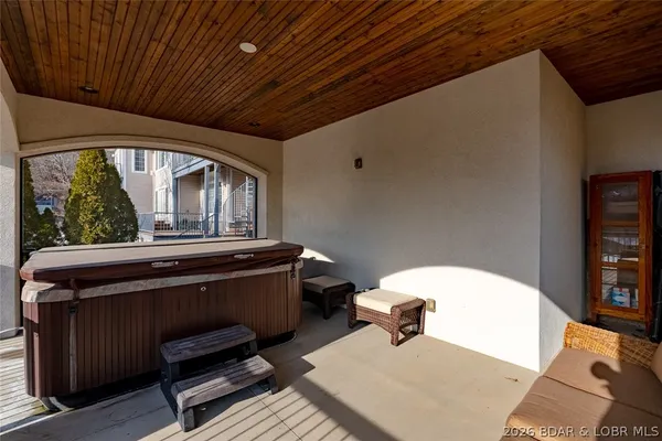 $1,750,000 | 1224 Palisades Drive, Four Seasons, MO 65049