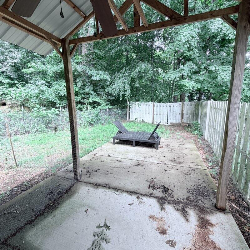 116 Edgewood Road Middlesboro, KY 40965 - Photo 5 of 30 IMG_0597
