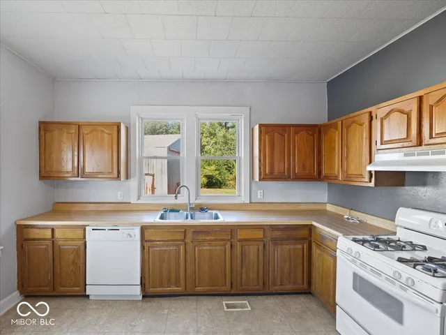 $213,800 | 3852 West Co Road 1100 South, Westport, IN 47283