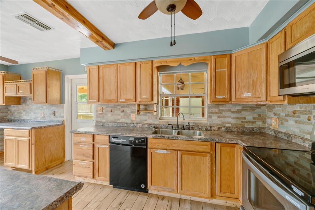1619 North Dover Road Dover, FL 33527 - Photo 3 of 24 Gallery Image 3