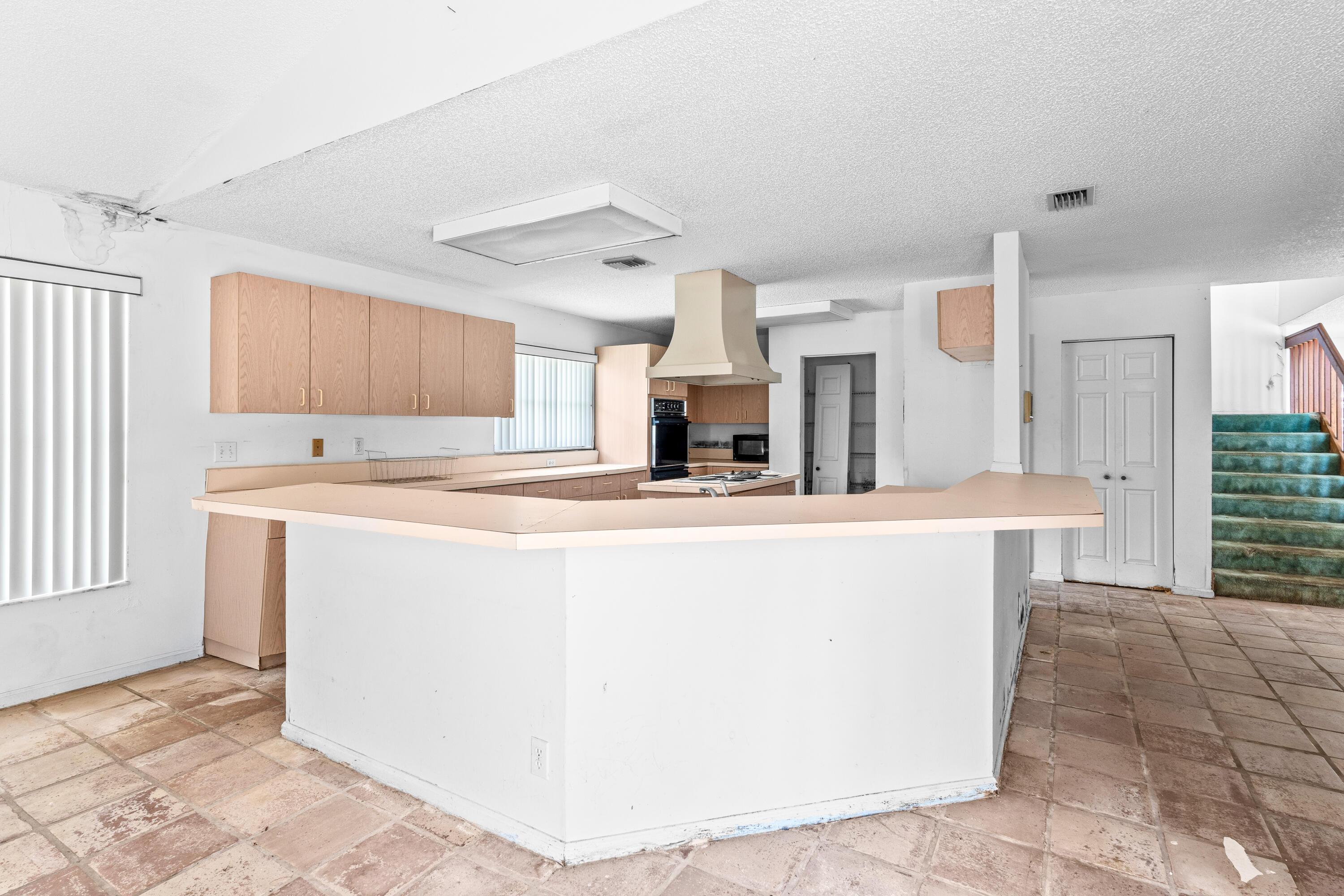 8885 Spring Valley Drive Boynton Beach, FL 33472 - Photo 12 of 38 KITCHEN