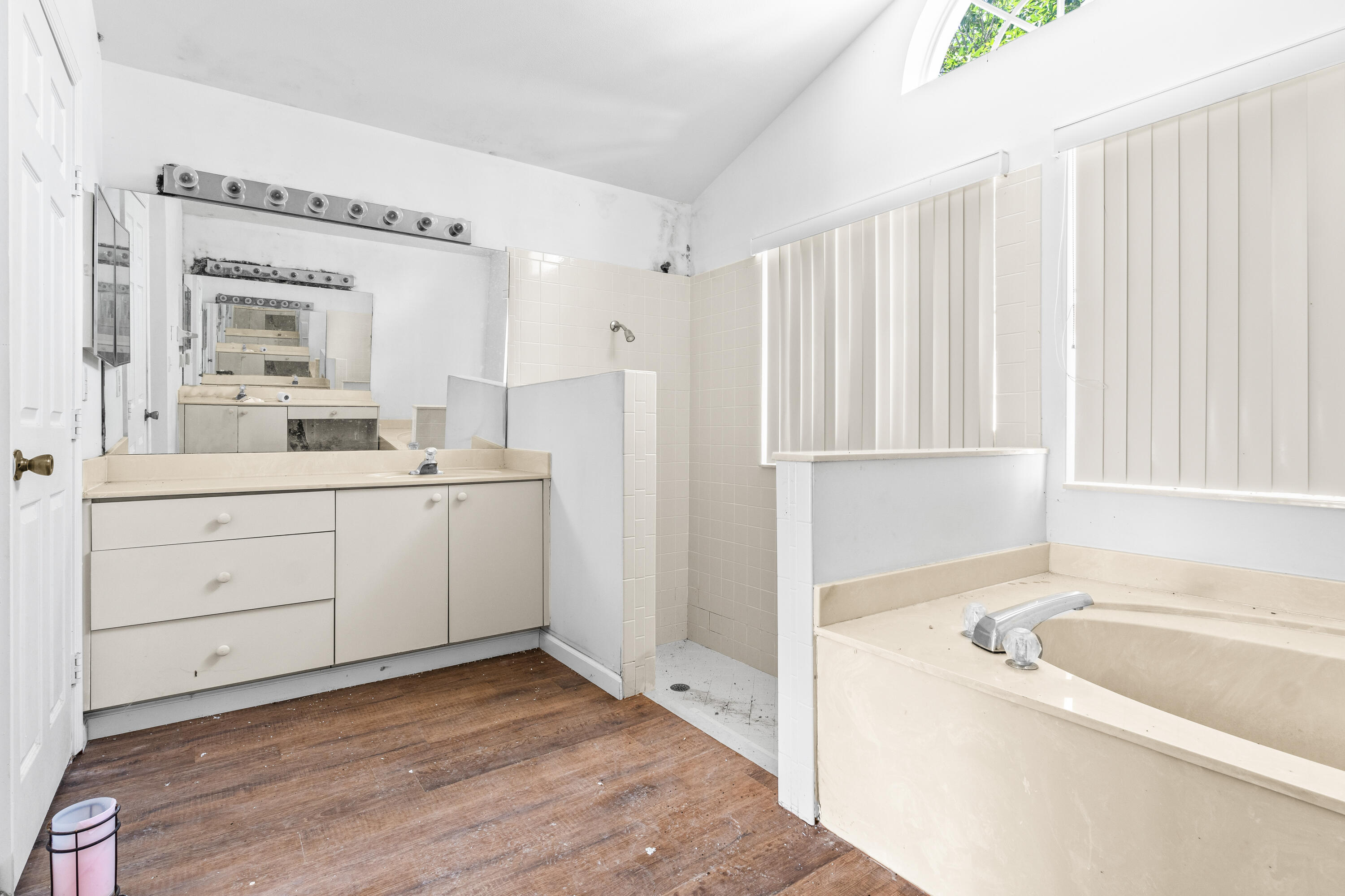 8885 Spring Valley Drive Boynton Beach, FL 33472 - Photo 20 of 38 BATHROOM