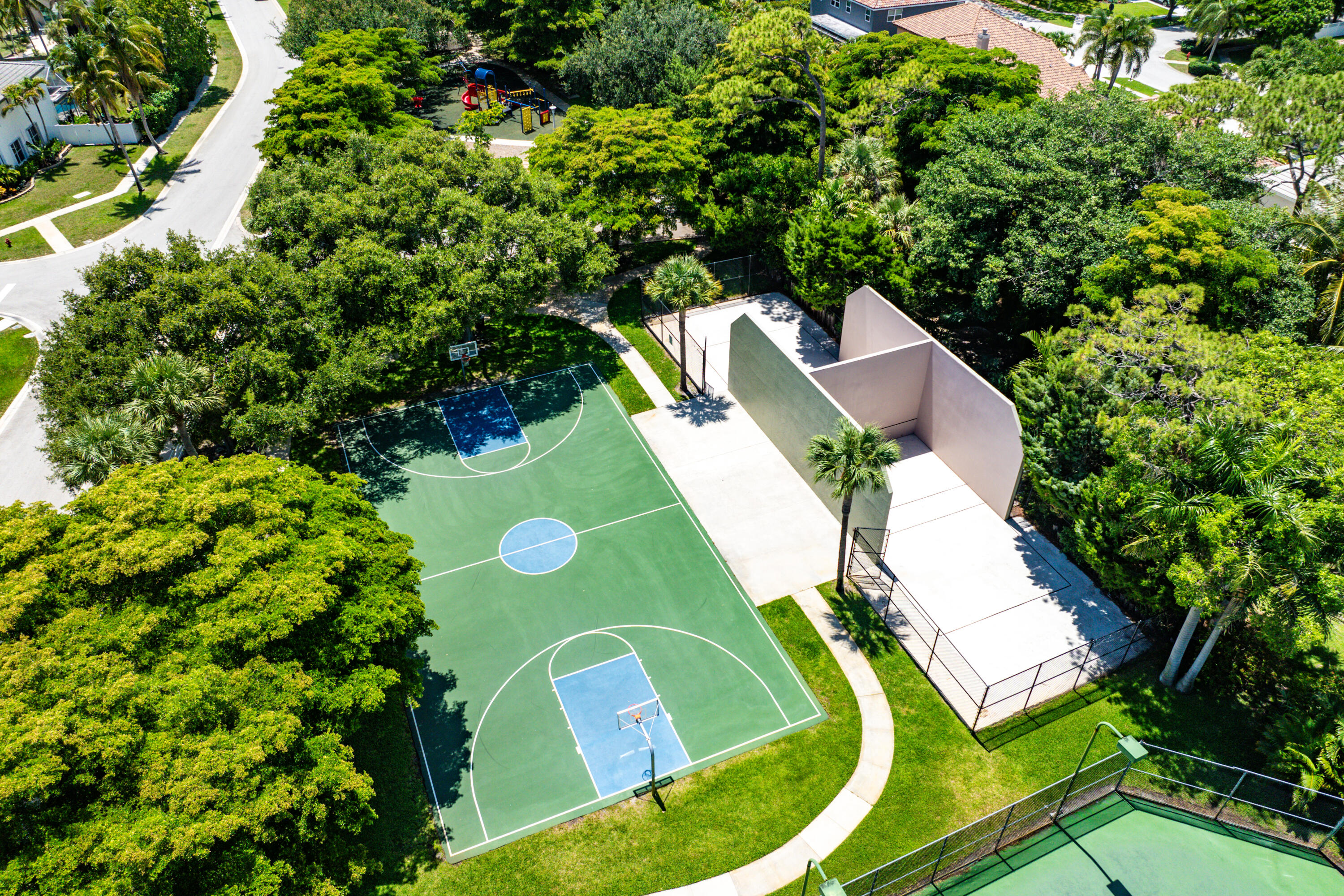 8885 Spring Valley Drive Boynton Beach, FL 33472 - Photo 33 of 38 COMMUNITY BASCKETBALL COURT