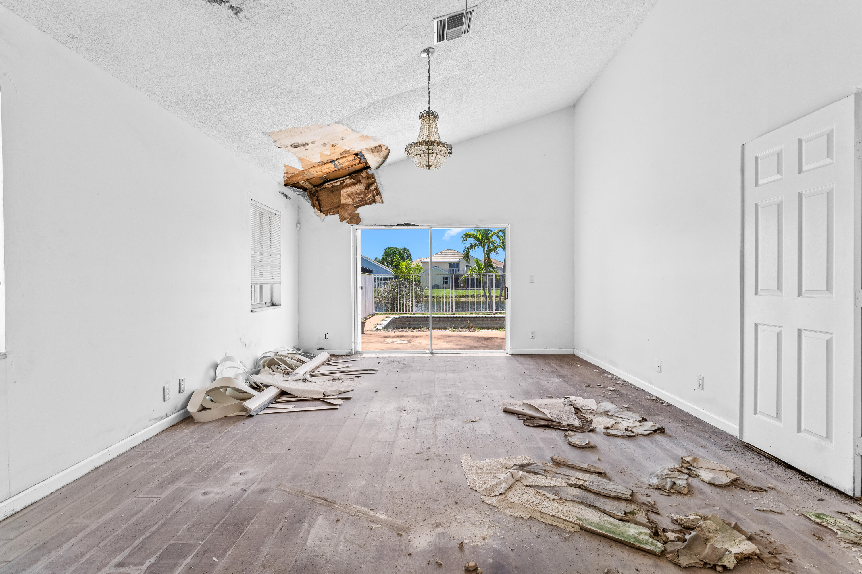 8885 Spring Valley Drive Boynton Beach, FL 33472 - Photo 9 of 38 LIVING AREA