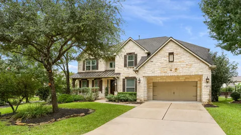$975,000 | 10 Black Spruce Court, The Woodlands, TX 77375