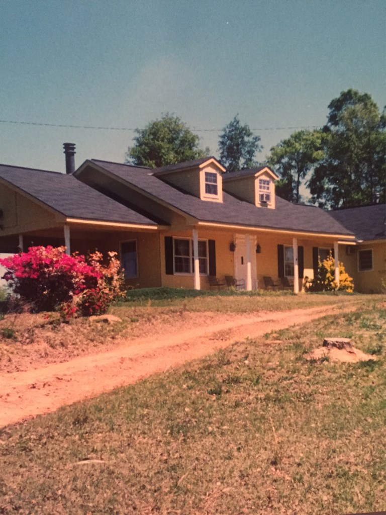 12 Pine Tree Road Eufaula, undefined 36027 - Photo 9 of 18 front view of a house with an outdoor space