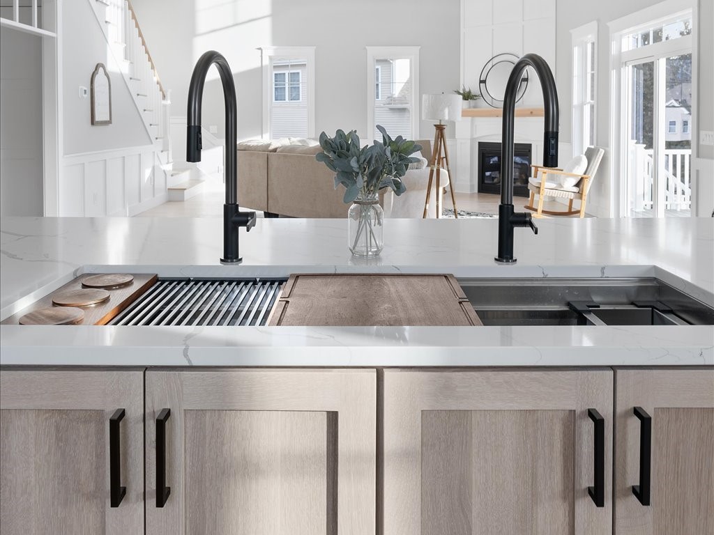 141 Fox Ridge Drive Cranston, RI 02921 - Photo 7 of 47