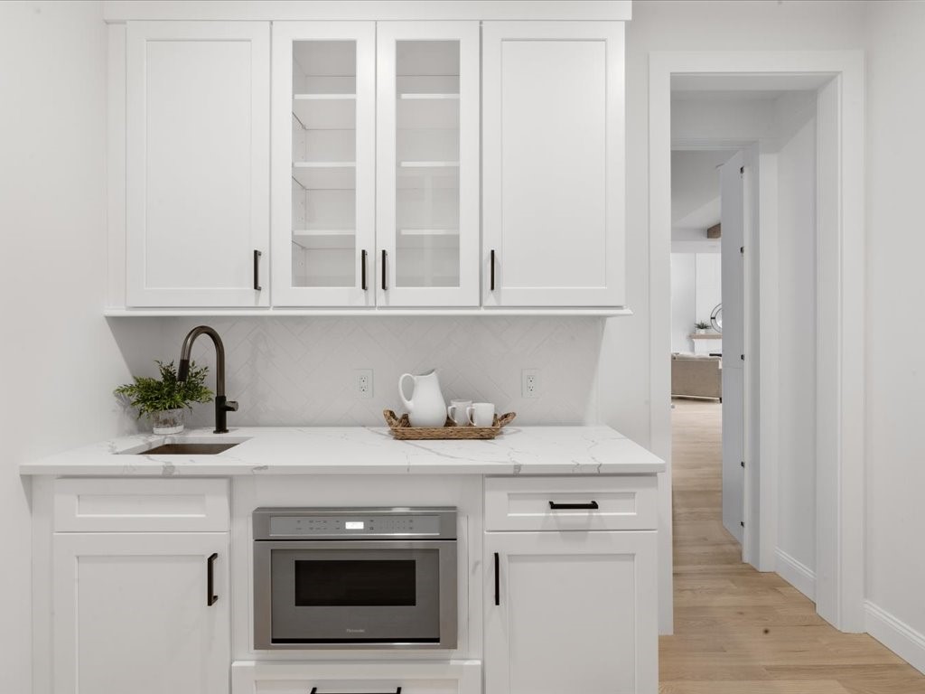 141 Fox Ridge Drive Cranston, RI 02921 - Photo 9 of 47