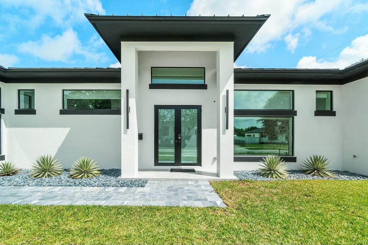 751 Pelican Way North Palm Beach, FL 33408 - Photo 5 of 39 a front view of a house with garden