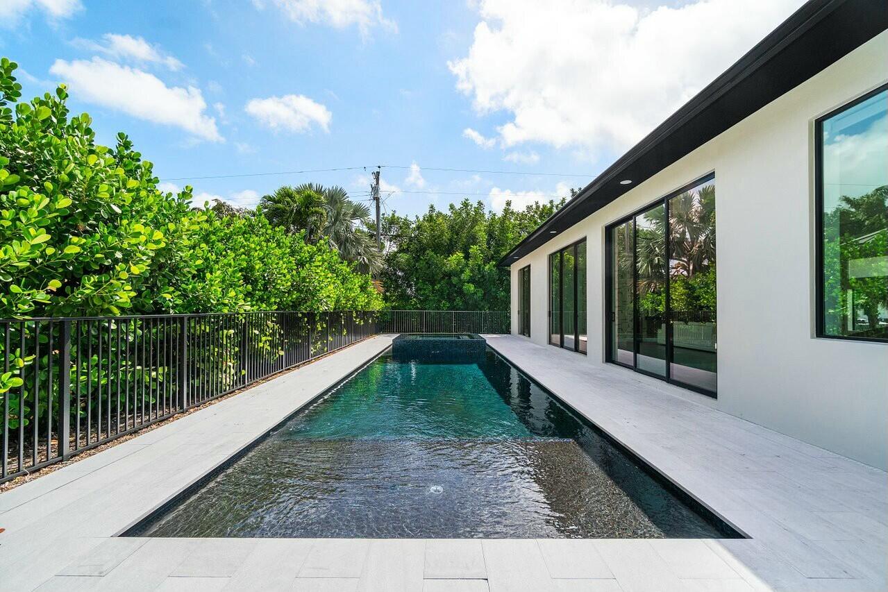 751 Pelican Way North Palm Beach, FL 33408 - Photo 8 of 39 a view of balcony with lake view