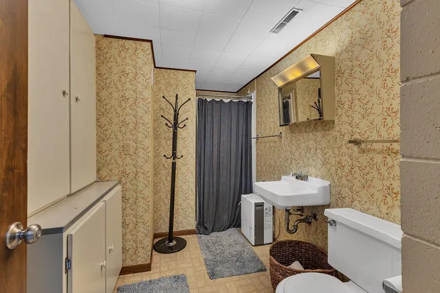 $405,000 | 2004 Hillcrest Drive, St. Cloud, MN 56303