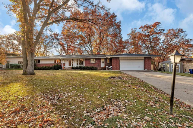 $405,000 | 2004 Hillcrest Drive, St. Cloud, MN 56303