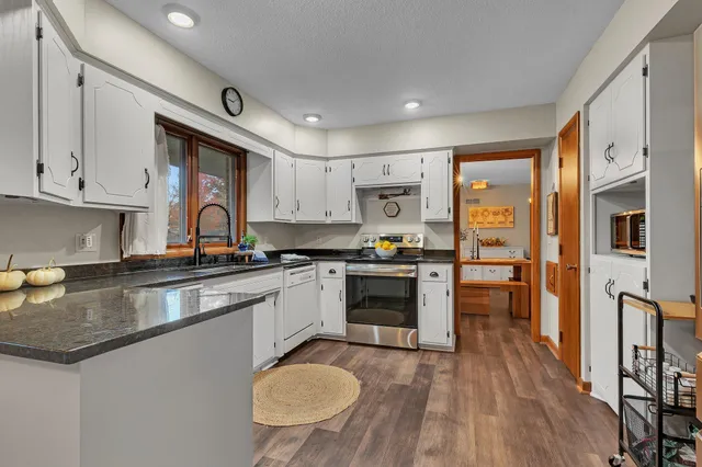 $405,000 | 2004 Hillcrest Drive, St. Cloud, MN 56303