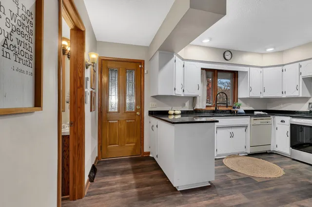 $405,000 | 2004 Hillcrest Drive, St. Cloud, MN 56303