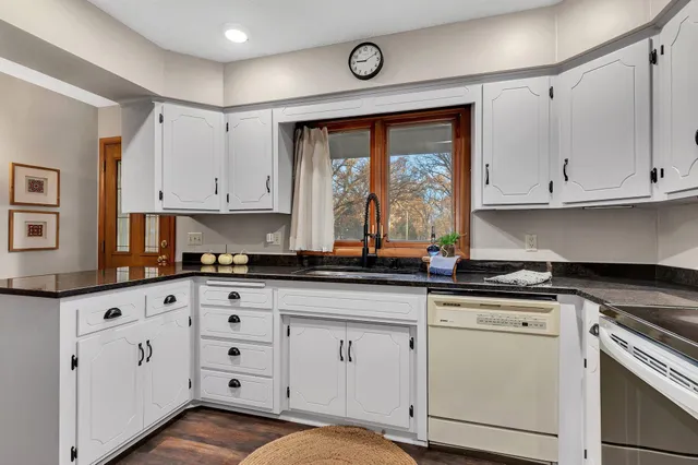 $405,000 | 2004 Hillcrest Drive, St. Cloud, MN 56303