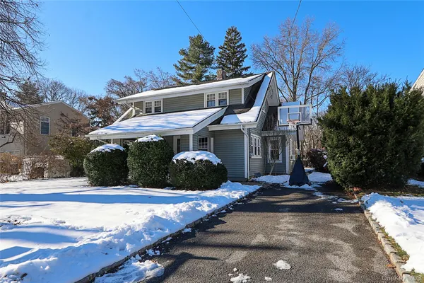 $755,000 | 35 Francis Terrace, Glen Cove, NY 11542