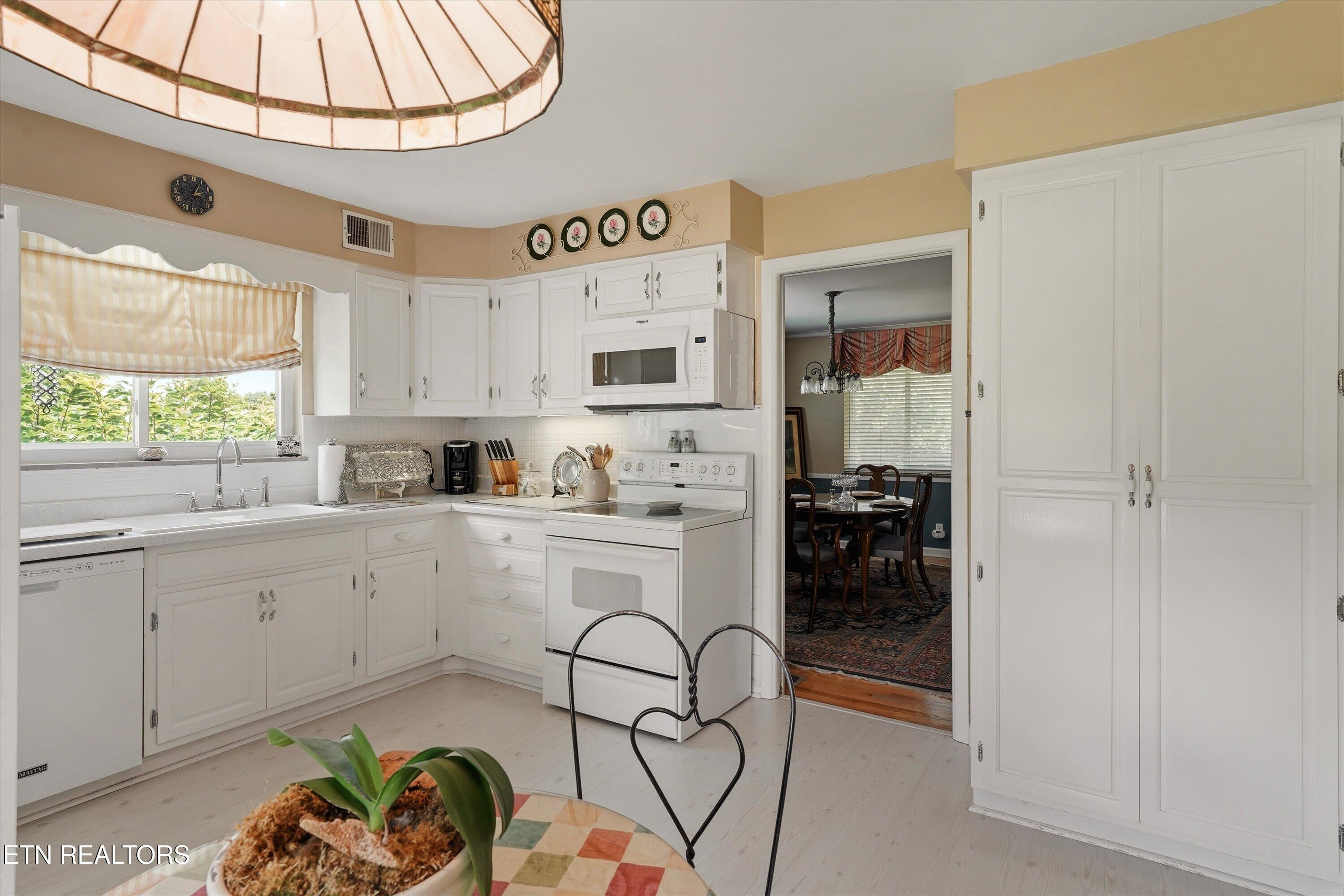 608 Churchill Road Knoxville, TN 37909 - Photo 21 of 60 21-608 Churchill Rd 27