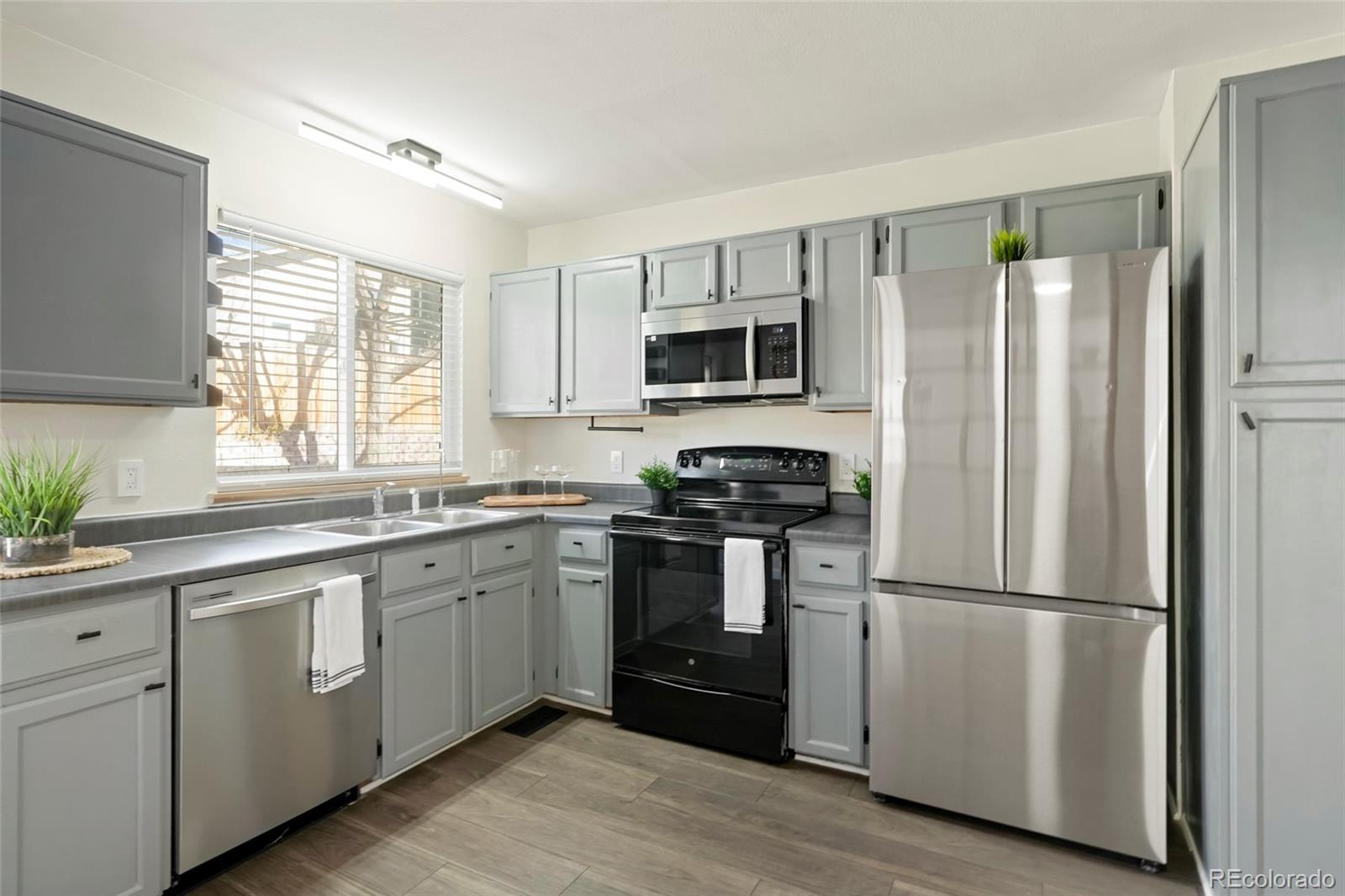 581 Longfellow Lane Highlands Ranch, CO 80126 - Photo 11 of 39