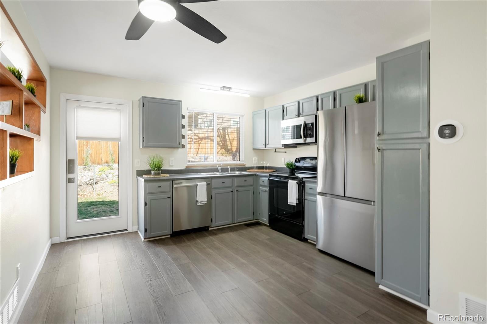 581 Longfellow Lane Highlands Ranch, CO 80126 - Photo 10 of 39