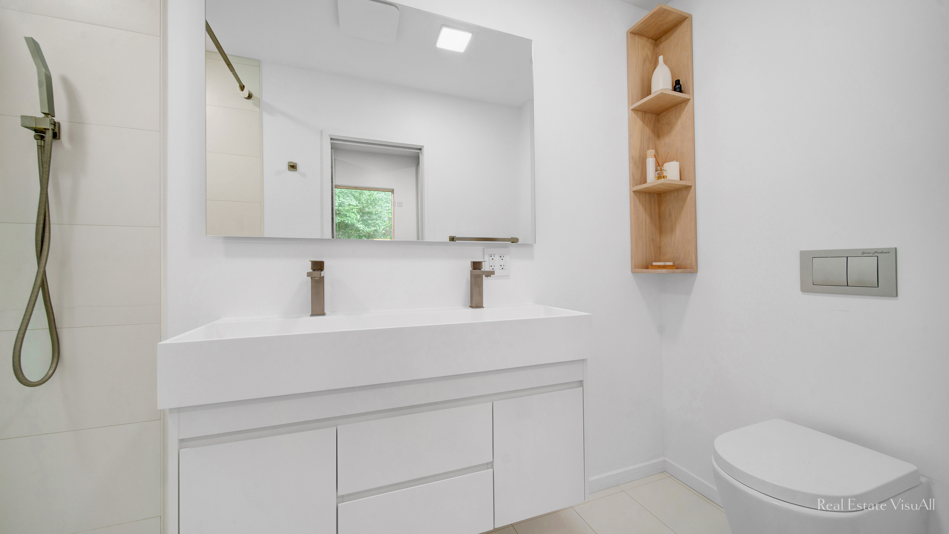 2610 Ridge Road Highland Park, IL 60035 - Photo 19 of 32 a bathroom with a sink a toilet and mirror