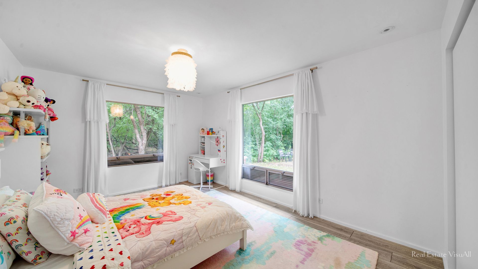 2610 Ridge Road Highland Park, IL 60035 - Photo 21 of 32 a bedroom with a bed and a window