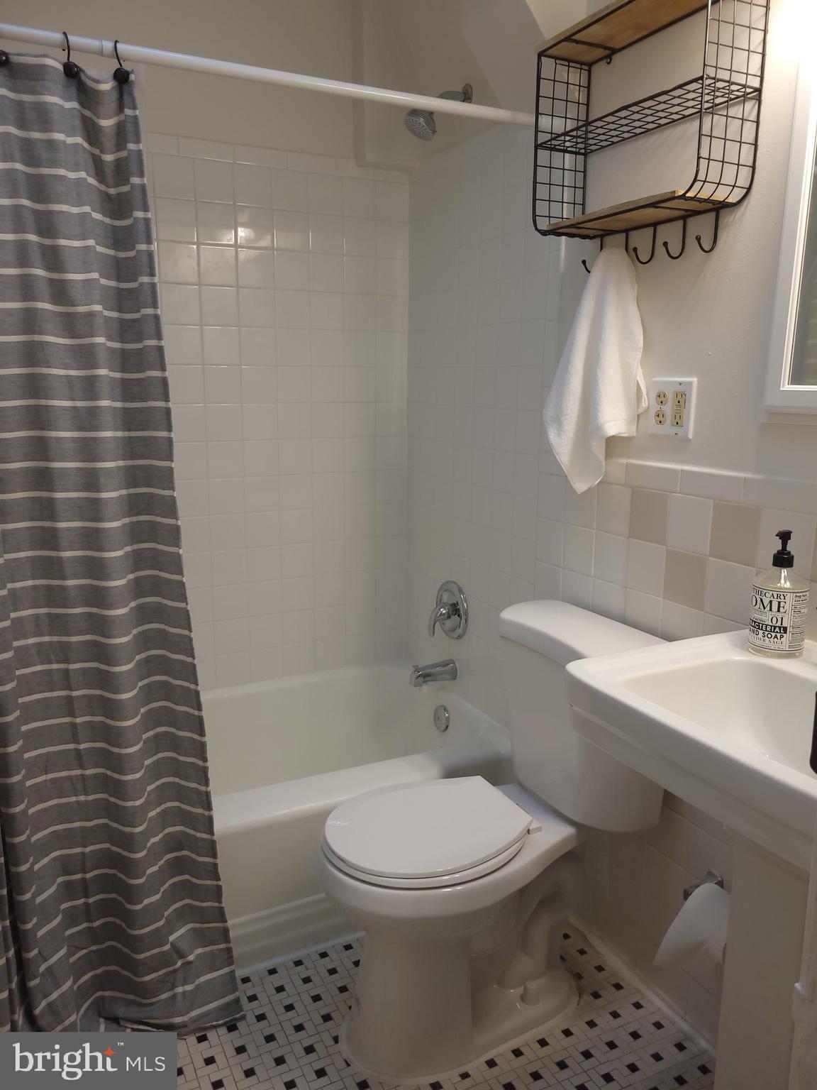 3660 Greenvale Road Baltimore, MD 21229 - Photo 12 of 20 Clean and Fresh and ready for you!