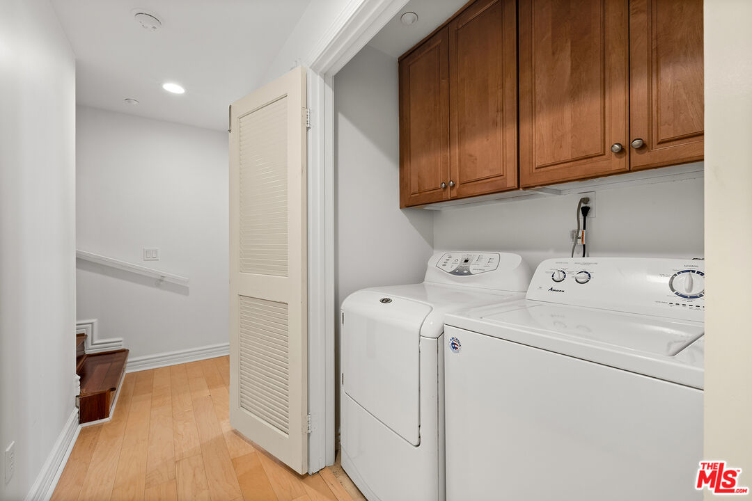 1601 South Bentley Avenue, Unit 201 Los Angeles, CA 90025 - Photo 26 of 39 a utility room with dryer and washer