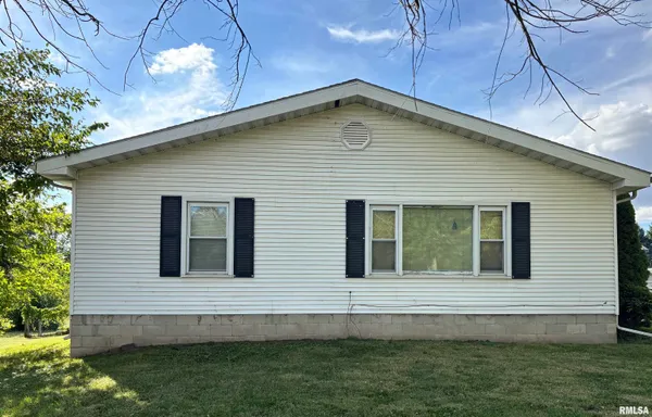 $75,000 | 897 20th Avenue, Roseville, IL 61473