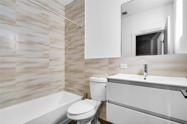 $899,000 | 225 Northwest 40th Court, Miami, FL 33126