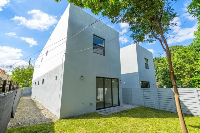 $899,000 | 225 Northwest 40th Court, Miami, FL 33126