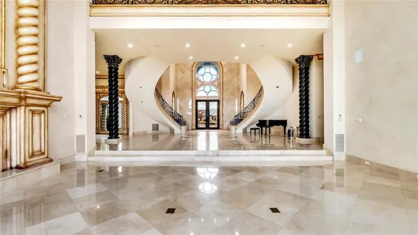 a view of entryway with a front door