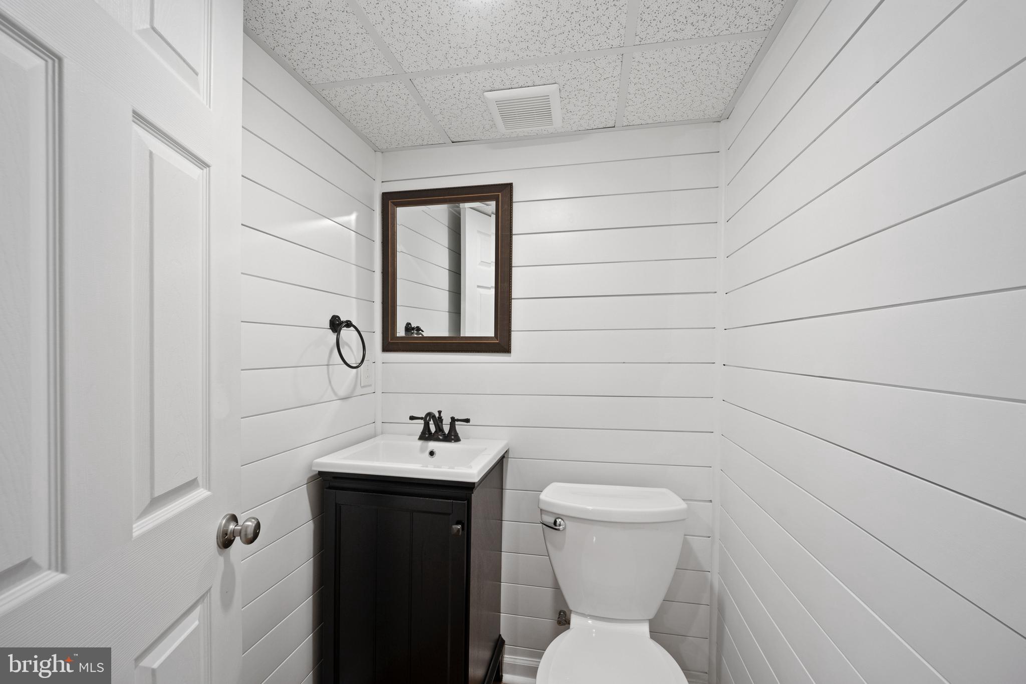 268 Beechwood Avenue Springfield, PA 19064 - Photo 28 of 36 a bathroom with a toilet sink and mirror