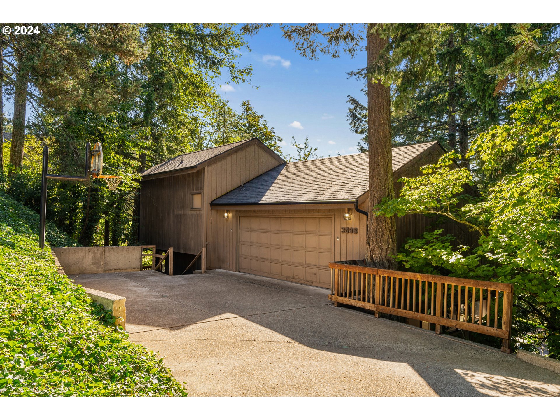 3598 Spring Boulevard Eugene, OR 97405 - Photo 2 of 48 Gallery Image 2