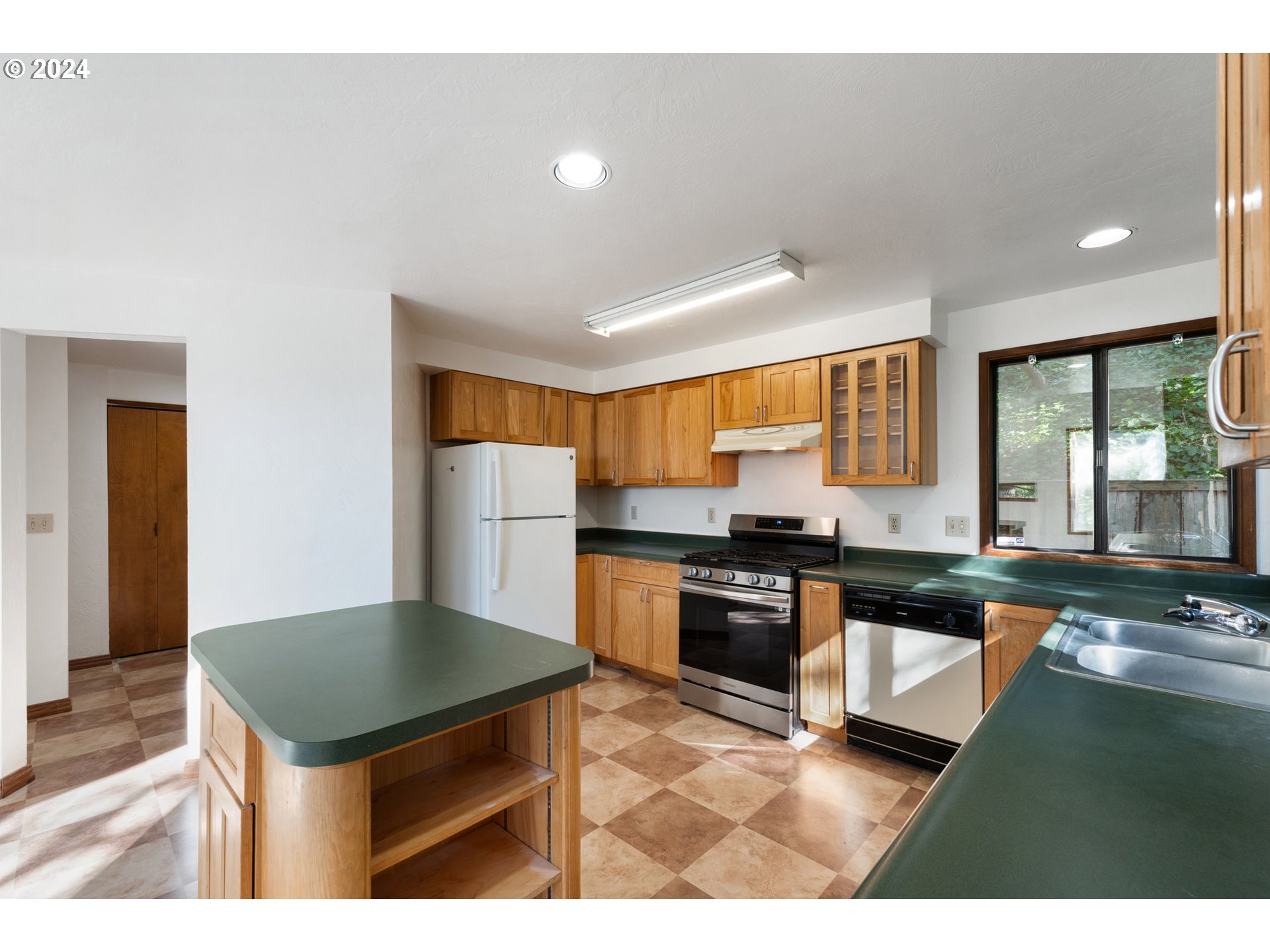 3598 Spring Boulevard Eugene, OR 97405 - Photo 25 of 48 Gallery Image 25