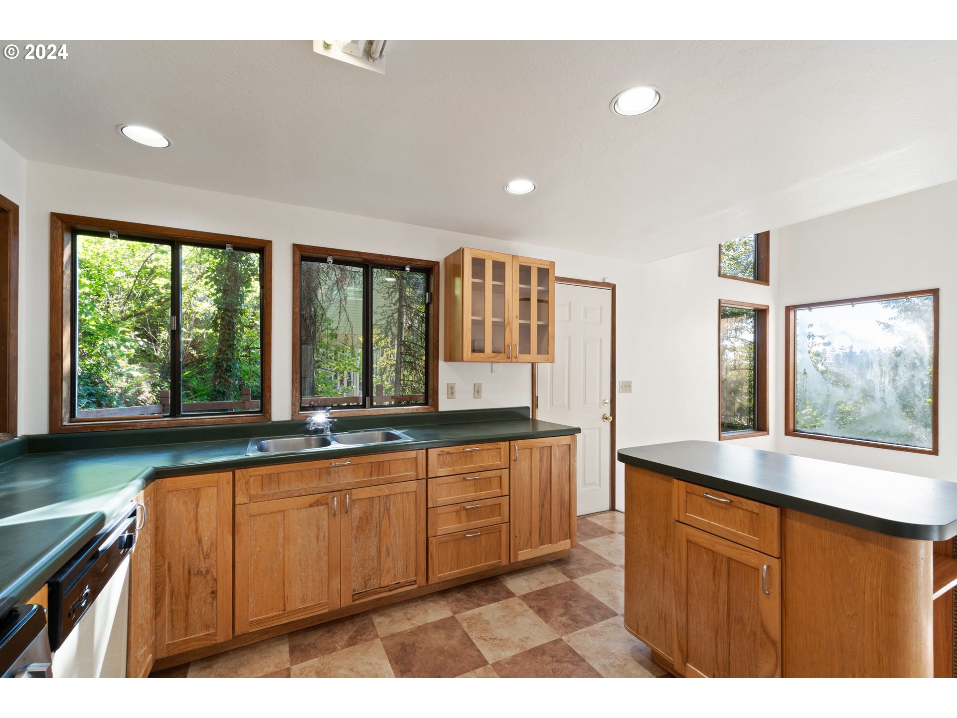 3598 Spring Boulevard Eugene, OR 97405 - Photo 28 of 48 Gallery Image 28