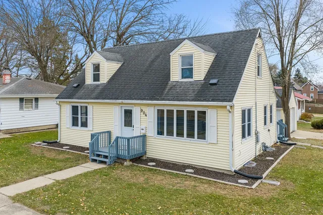 $294,900 | 904 Seymour Street, Reedsburg, WI 53959