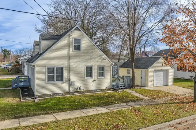 $294,900 | 904 Seymour Street, Reedsburg, WI 53959