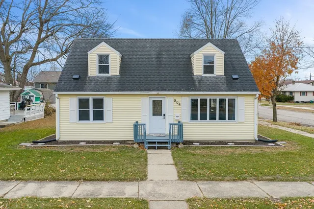 $294,900 | 904 Seymour Street, Reedsburg, WI 53959