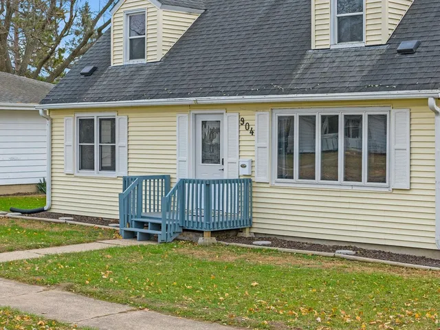 $294,900 | 904 Seymour Street, Reedsburg, WI 53959