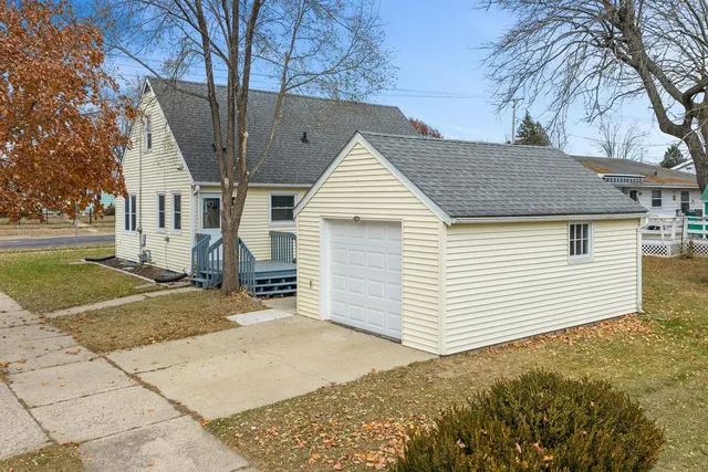 $294,900 | 904 Seymour Street, Reedsburg, WI 53959