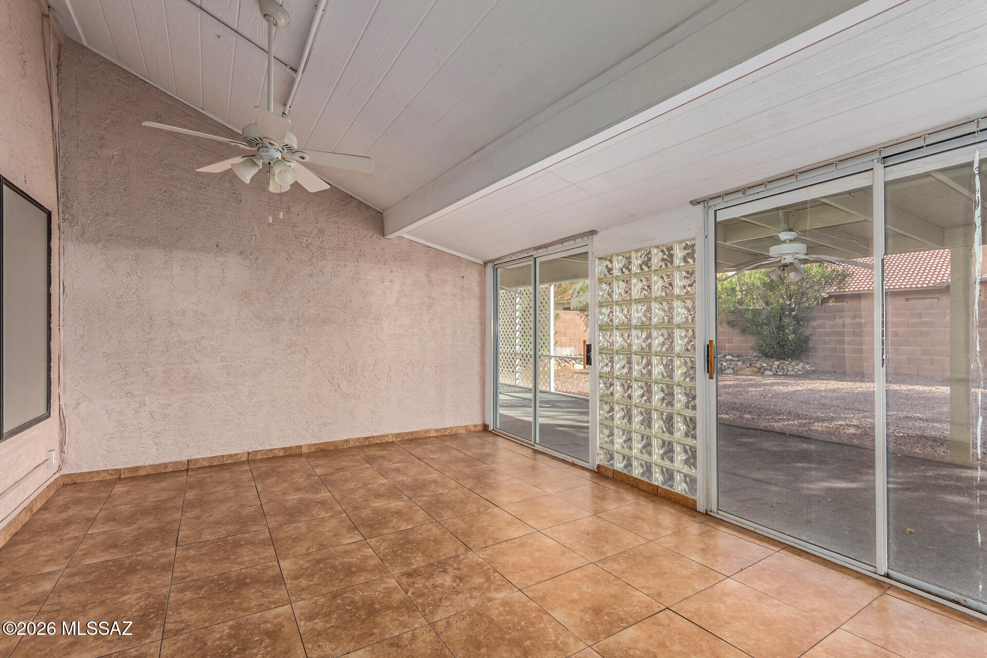 5331 West Eaglestone Loop Tucson, AZ 85742 - Photo 11 of 35 en empty room with windows