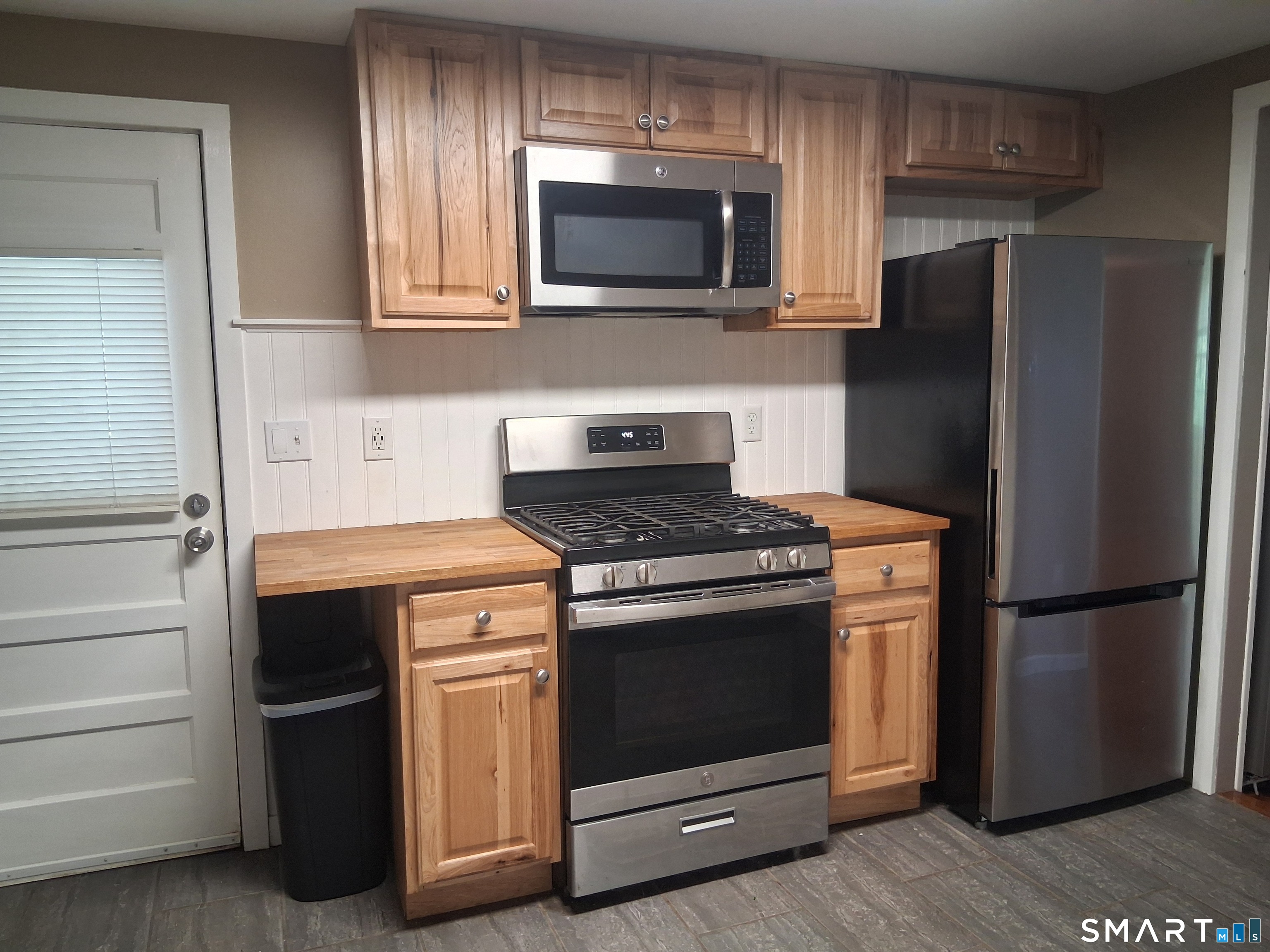 17 Ballou Road Branford, CT 06405 - Photo 4 of 18