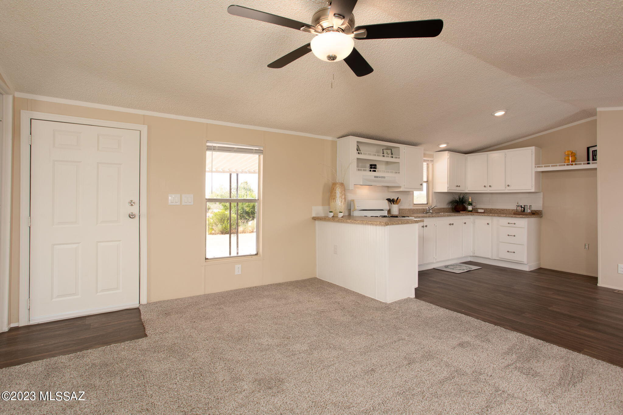 11865 North Derringer Road Marana, AZ 85653 - Photo 4 of 28 11865 N Derringer-kitchen_lvng