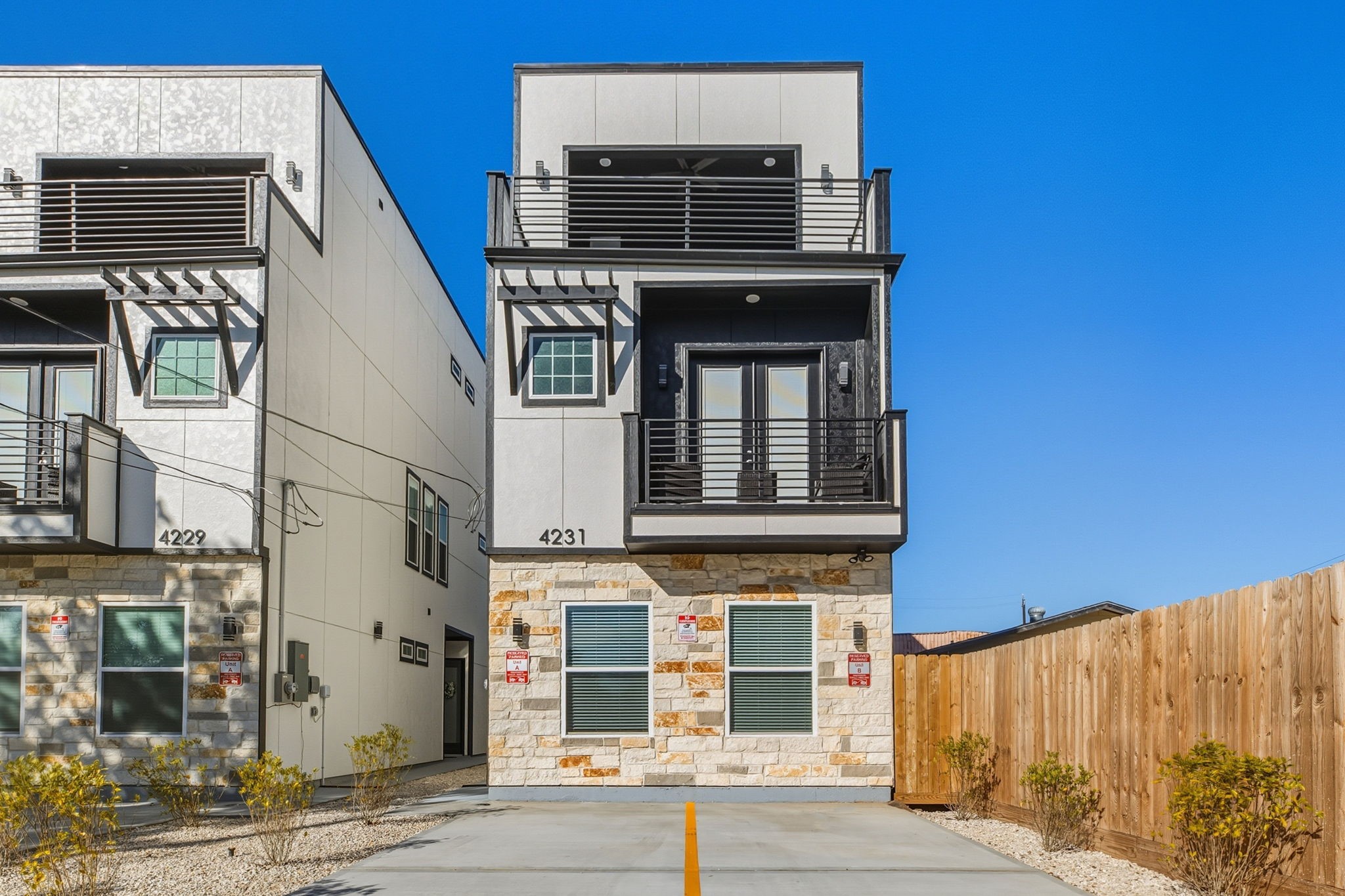 4231 Elmwood Street, Unit B Houston, TX 77051 - Photo 2 of 18