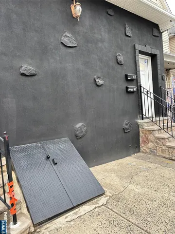 $1,875 | 75 Florida Street, Unit 2B, Elizabeth, NJ 07206