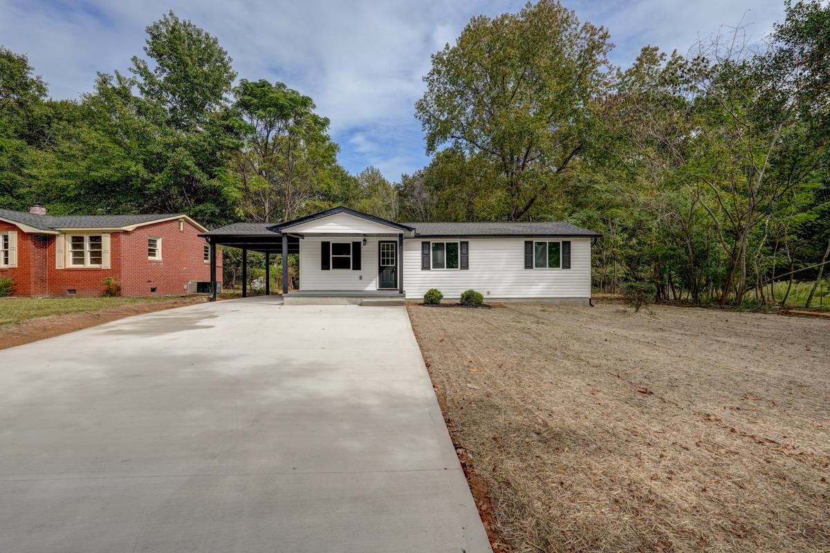 115 Pink Robinson Road Woodruff, SC 29388 - Photo 4 of 34