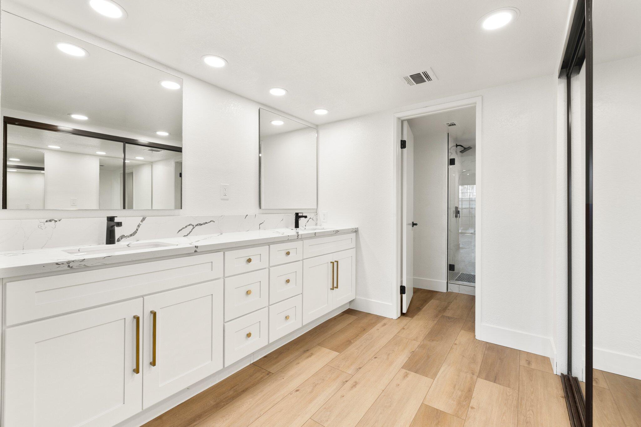 505 South Farrell Drive, Unit A3 Palm Springs, CA 92264 - Photo 4 of 43 a spacious bathroom with double sink and a large mirror