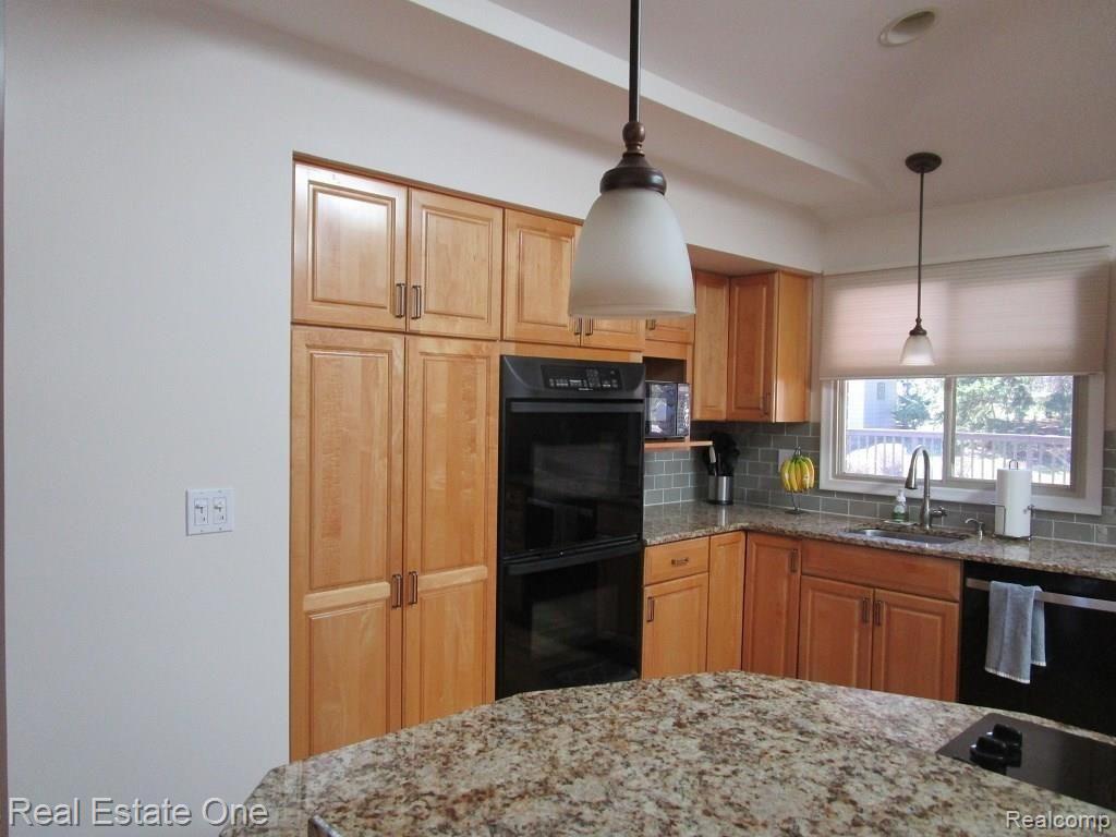 33315 Raphael Road Farmington, MI 48336 - Photo 9 of 47 IMG_4838.JPG